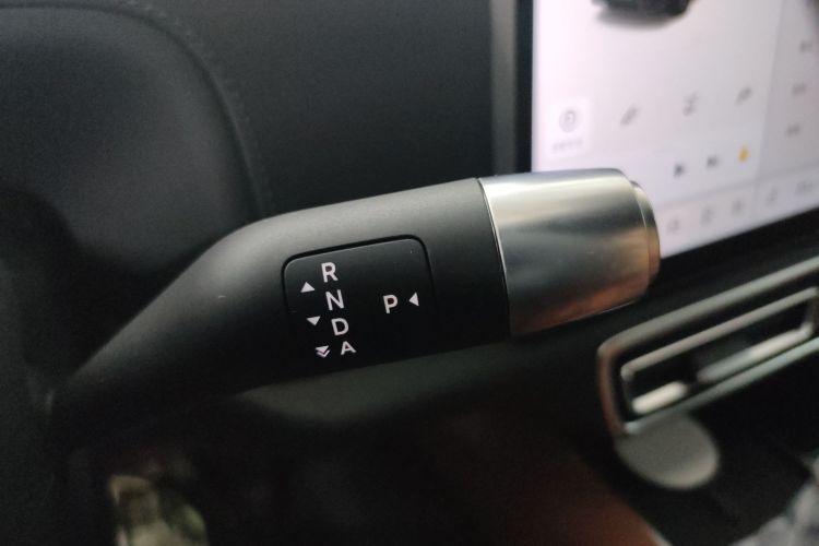 理想汽车 理想L8 2023款 Air中控内饰18