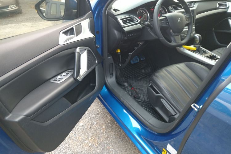 标致408 2019款 230THP 自动豪华版 国V中控内饰20