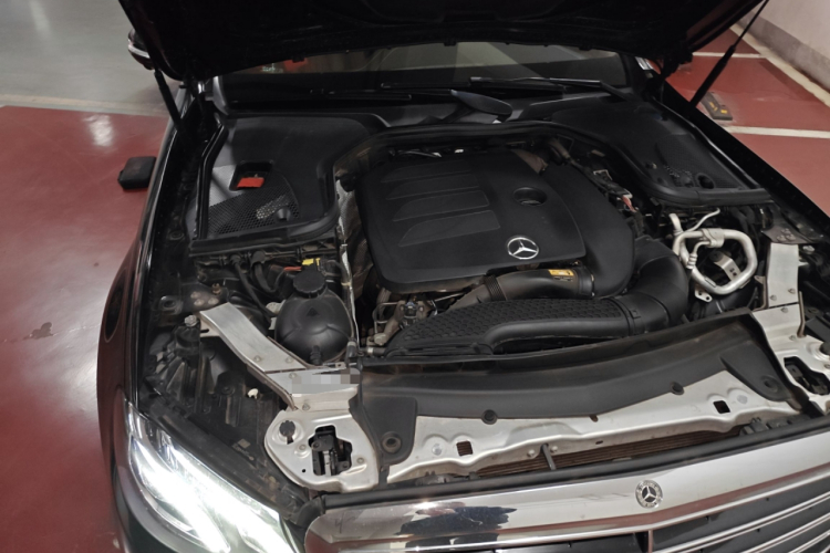 奔驰E级 2020款 改款 E 300 L 殊享版局部细节9006