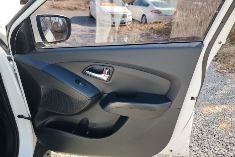 北京现代ix35 2015款 2.0L 自动两驱智能型 国IV中控内饰42