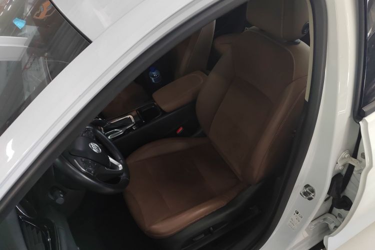 别克 君威 2019款 20T 精英型 国VI中控内饰19