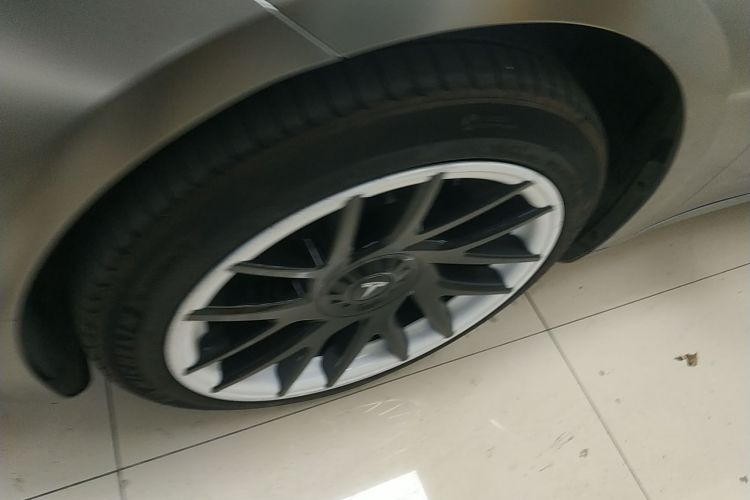 特斯拉 Model 3 2023款 后轮驱动版车身外观6002
