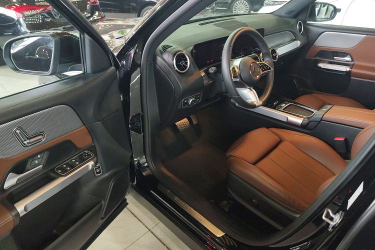 奔驰GLB 2024款 GLB 200 时尚型中控内饰20