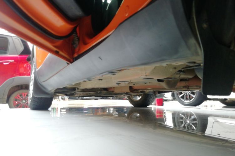 Jeep 自由侠 2018款 互联大屏版 180T 自动高能版局部细节9002