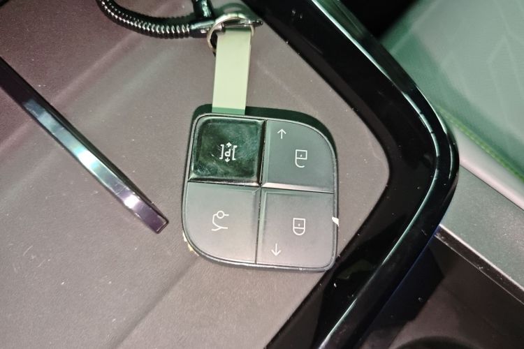 领克08 EM-P 2025款 220km 四驱性能Halo中控内饰11