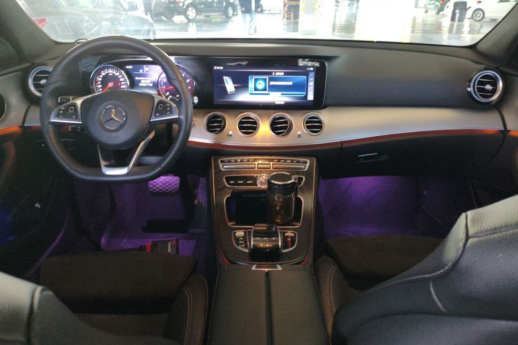 奔驰E级 2017款 E 200 运动型中控内饰7002