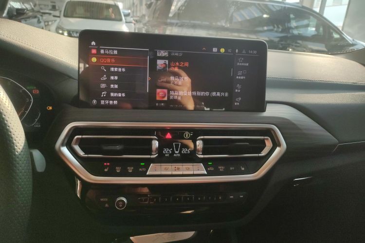 宝马X3 2023款 改款 xDrive30i 领先型 M曜夜套装中控内饰16