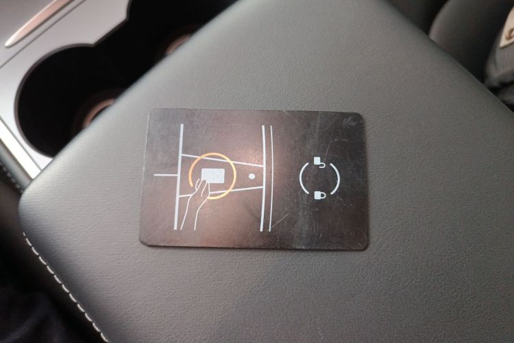 特斯拉 Model 3 2022款 后轮驱动版中控内饰11