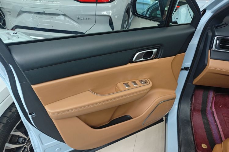 理想汽车 理想ONE 2021款 增程6座版中控内饰7007