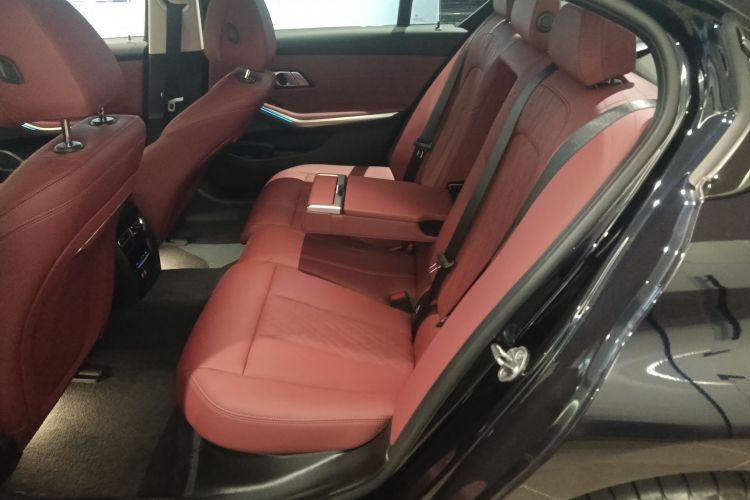 宝马i3 2025款 eDrive 40 L 曜夜套装中控内饰21