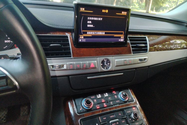 奥迪A8 2013款 A8L 30 FSI 舒适型中控内饰16