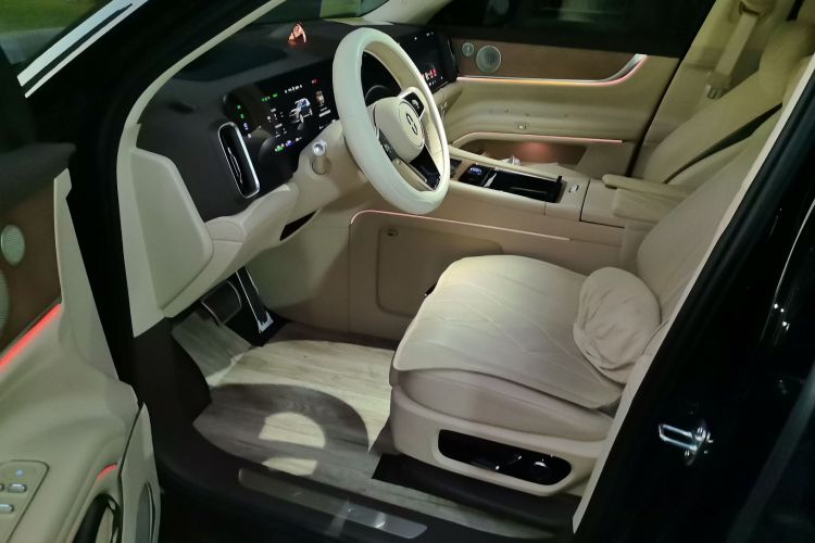 鸿蒙智行 问界M9 2024款 增程 Ultra版 42kWh 6座版中控内饰20