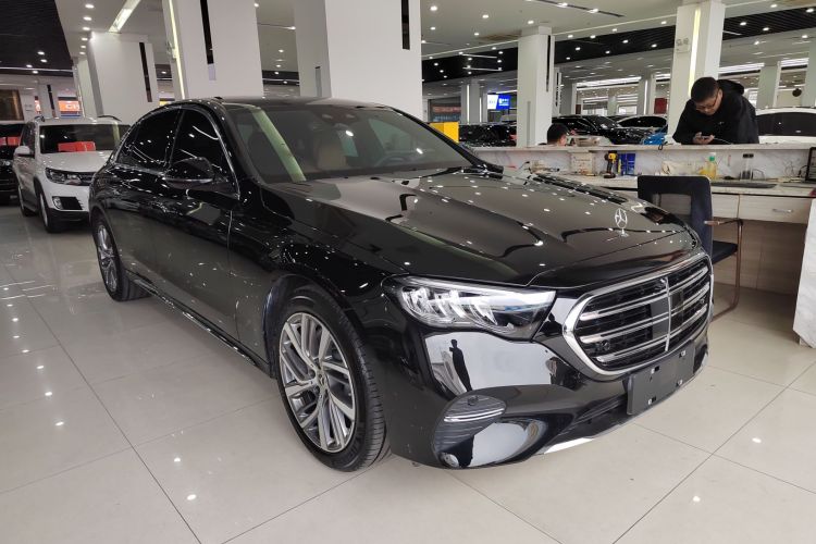 奔驰E级 2025款 改款 E 300 L 时尚型车身外观3