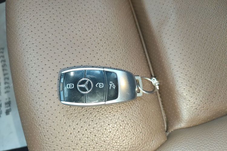 奔驰E级 2019款 E 200 L 运动型中控内饰7001