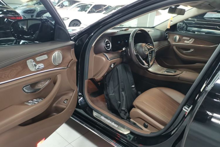 奔驰E级 2021款 改款 E 300 L 豪华型中控内饰20
