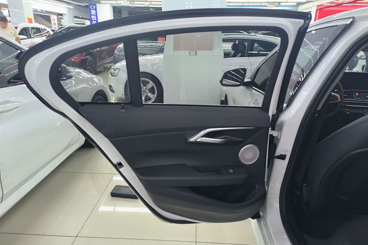 宝马1系 2023款 120i M运动版中控内饰49