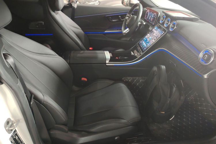 奔驰CLE 2024款 CLE 300 4MATIC 动感型轿跑车局部细节41