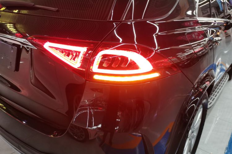 奔驰GLE 2021款 GLE 350 4MATIC 时尚型车身外观9