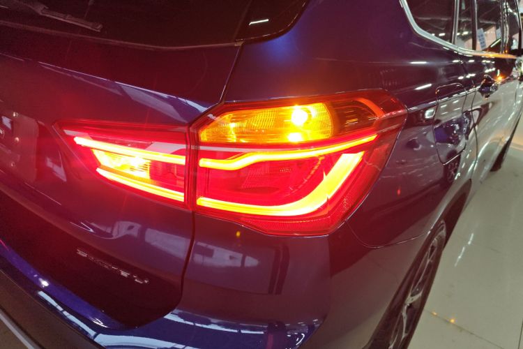 宝马X1 2019款 sDrive18Li 尊享型车身外观9