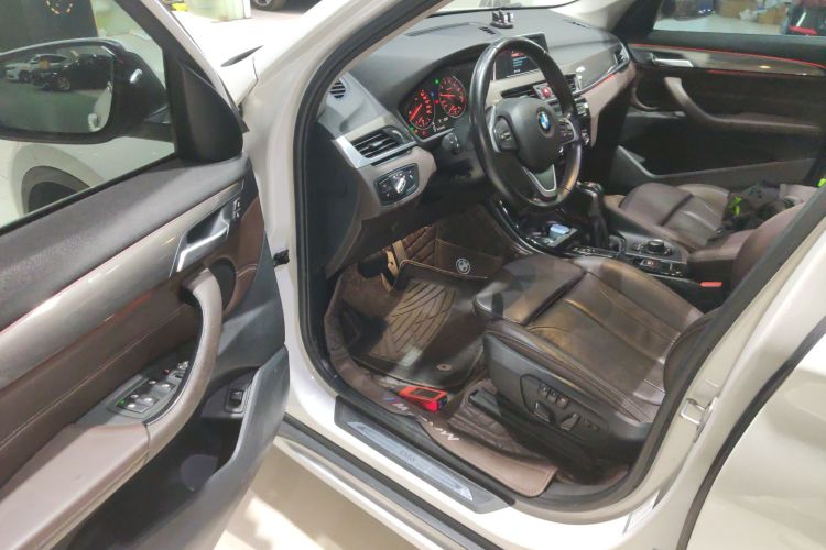 宝马X1 2018款 sDrive18Li 尊享型中控内饰20