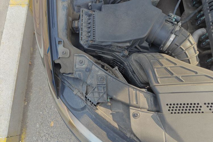 奥迪A4L 2011款 2.0 TFSI 技术型局部细节9006