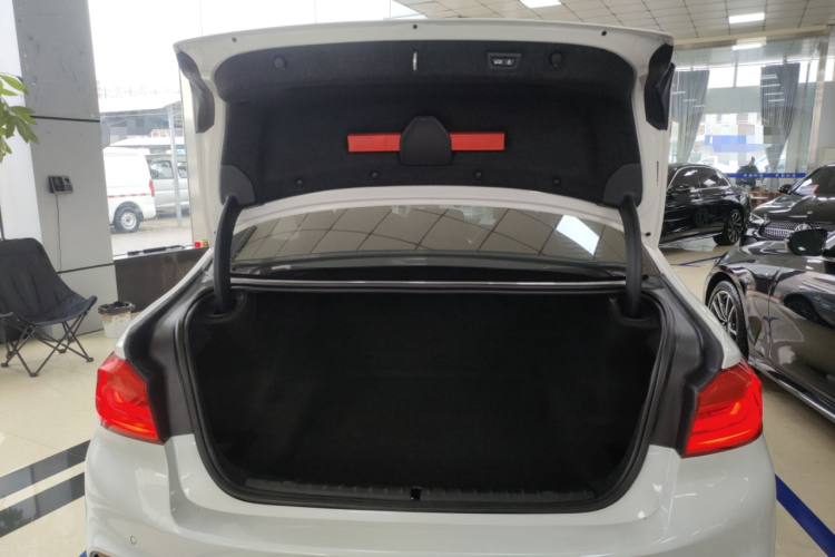 宝马5系 2020款 530Li 尊享型 M运动套装机舱底盘23