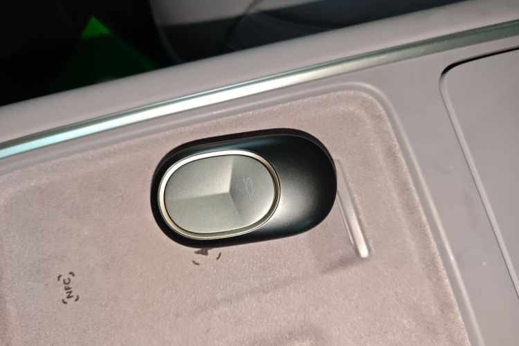 蔚来EC6 2025款 75kWh中控内饰11