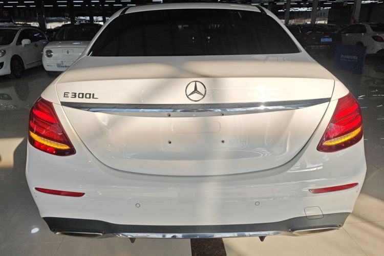 奔驰E级 2016款 E 200 L 运动型车身外观6