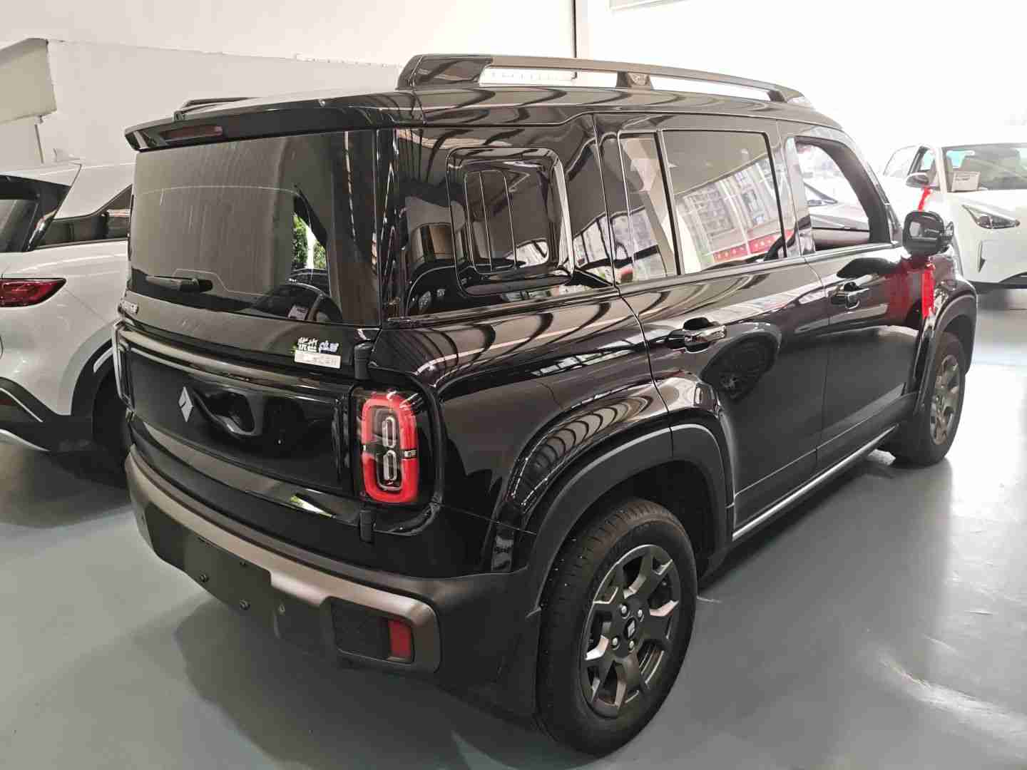 车辆右后45度外观展示