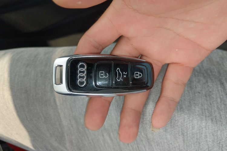 奥迪A6L 2024款 45 TFSI 臻选动感型中控内饰11