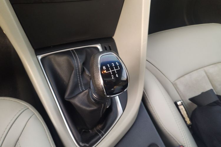 别克 英朗 2015款 15N 手动豪华型中控内饰18