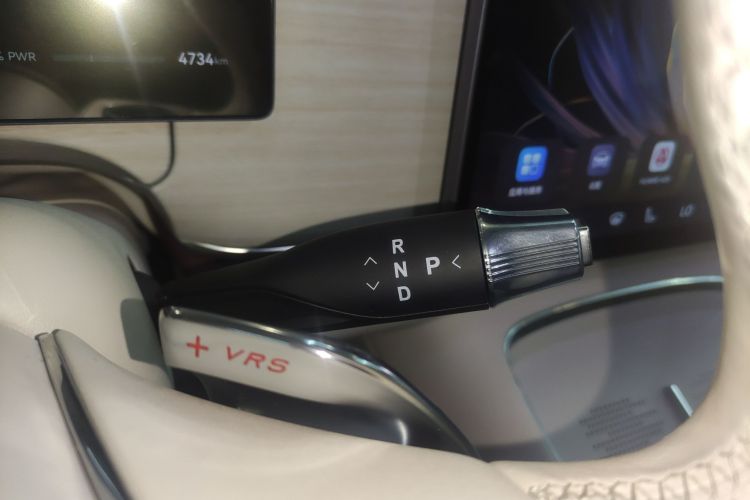 岚图汽车 岚图知音 2025款 四驱乾崑版中控内饰18