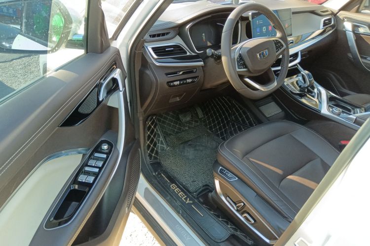 吉利汽车 嘉际 2019款 1.5TD MHEV DCT臻享型中控内饰7003