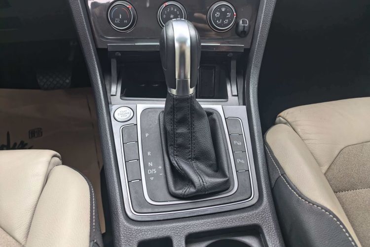 大众 高尔夫 2017款 230TSI 自动豪华百万辆纪念版中控内饰18