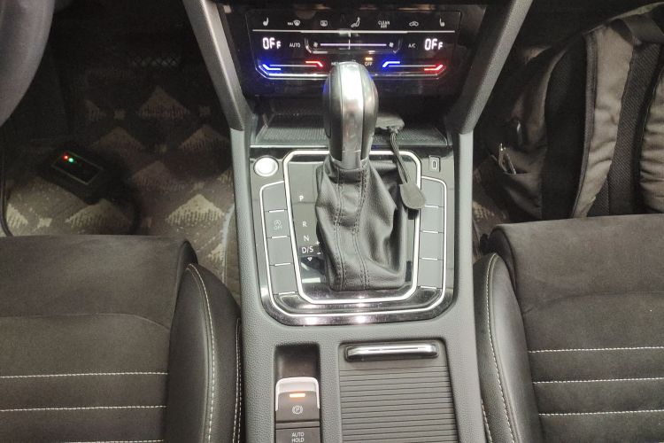 大众 迈腾 2020款 330TSI DSG 豪华型中控内饰18