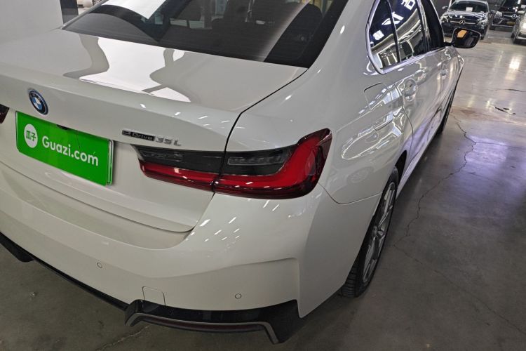 宝马i3 2022款 eDrive 35 L车身外观9