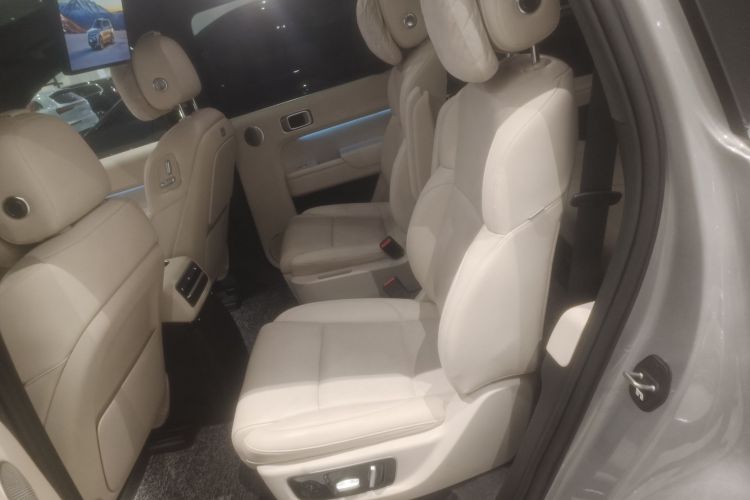 理想汽车 理想L9 2022款 Max中控内饰21
