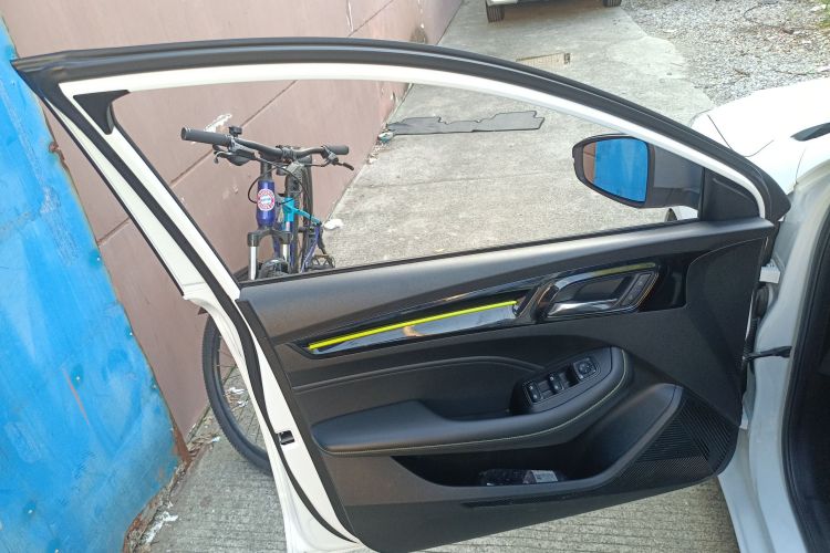 荣威i5 2021款 改款 1.5L CVT钻石版中控内饰7007