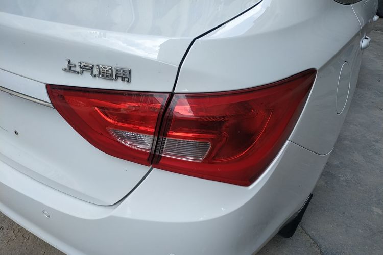 别克 英朗 2017款 15N 自动精英型车身外观9