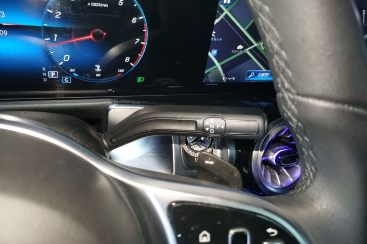 奔驰GLB 2023款 GLB 220 时尚型中控内饰18