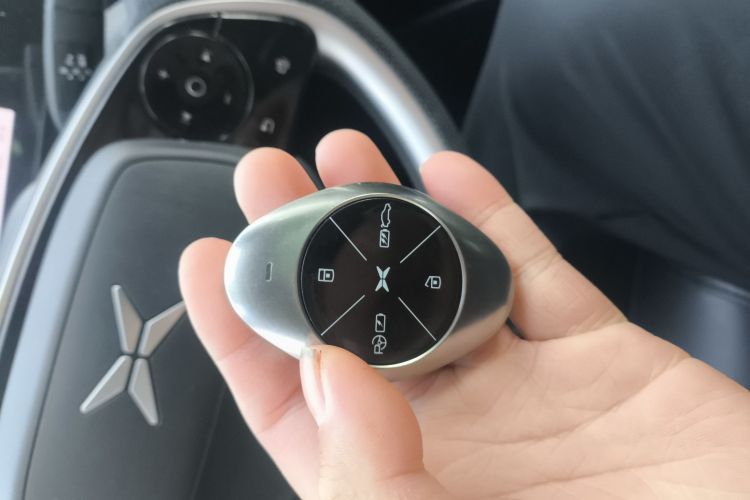 小鹏P7 2020款 670E中控内饰11