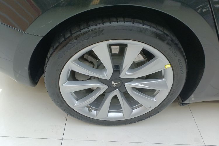 特斯拉 Model 3 2019款 标准续航后驱升级版车身外观6008