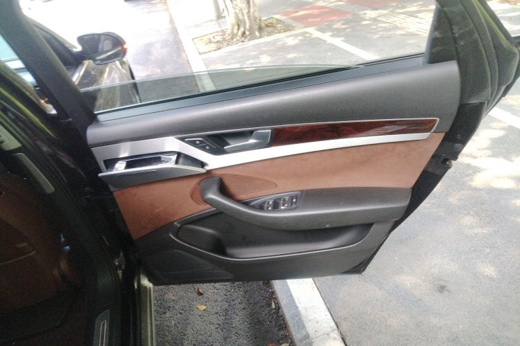 奥迪A8 2013款 A8L 30 FSI 舒适型中控内饰45