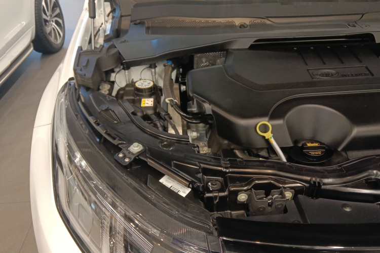 路虎 发现运动版 2024款 豪华定制版机舱底盘25