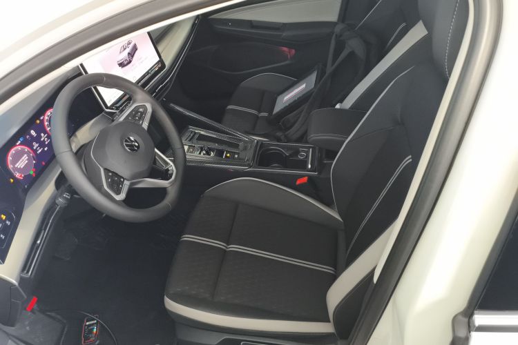 大众 高尔夫 2025款 300TSI Pro中控内饰19