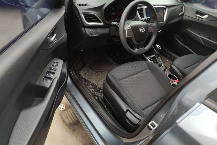 现代 悦纳 2016款 1.4L 自动炫酷版GLS中控内饰7003