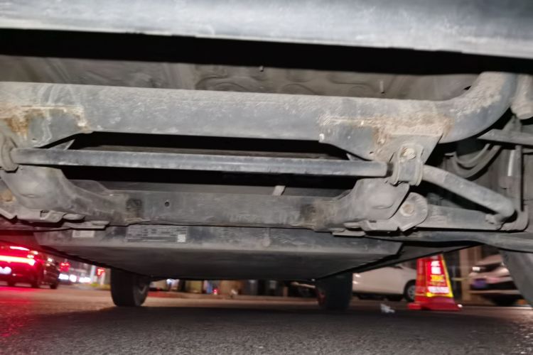 大运 悦虎 2022款 30.66kWh 两驱标准版局部细节9009