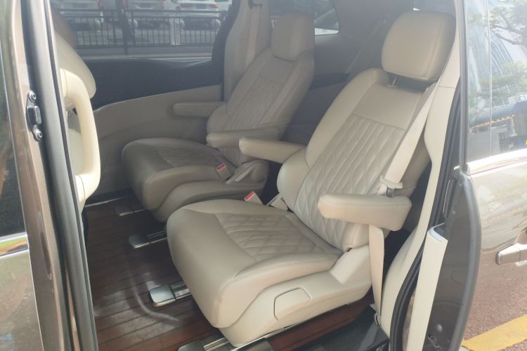 别克GL8 2023款 陆上公务舱 舒适型中控内饰21