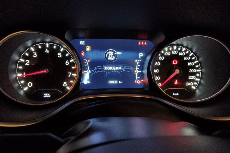 Jeep 指南者 2019款 220T 自动家享版中控内饰15