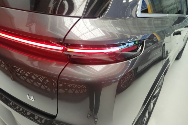 理想汽车 理想L8 2023款 Air车身外观9